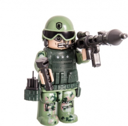 Figurina articulata tip Commando cu accesorii Verde 