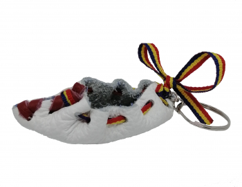 Breloc opinca din piele naturala cu tricolor culoare alb 