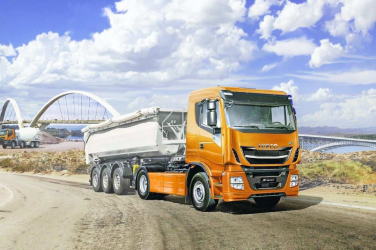 Italeri 3928 - 1 24 IVECO HI WAY 480 E5 Low Roof
