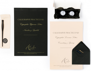 Kit Caligrafie Basic Amalia Calligraphy Set Complet cu 1 toc 2 penite 2 cerneluri 2 caiete de caligrafie 