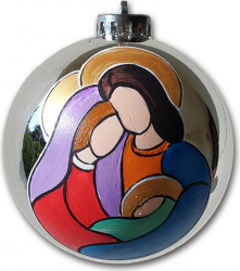 Globulet ArtDeco pentru bradul de Craciun din plastic argintiu cu Sfanta Familie pictat manual in culori acrilice cu diametrul de 10 cm 