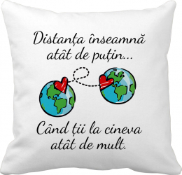 Perna personalizata patrata model Distanta satinata alba 40x40 cm 