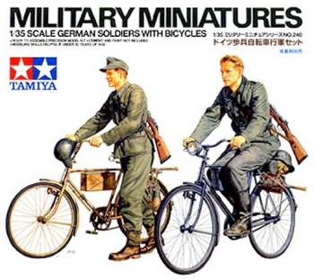 1 35 German Soldiers with Bicycles - 2 figures 1 35
