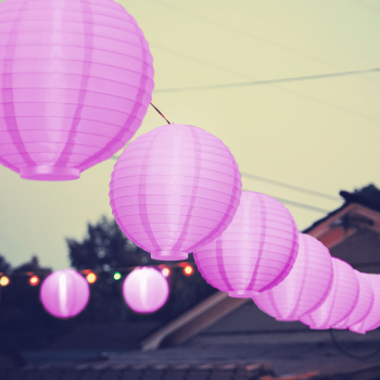Decoratiune Lampion Iluminat LED pe Baterii pentru Terasa sau Gradina Culoare Magenta Diametru 20cm 