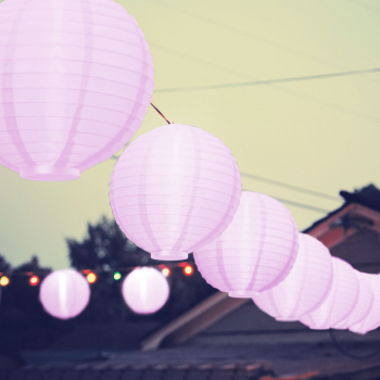 Decoratiune Lampion Iluminat LED pe Baterii pentru Terasa sau Gradina Culoare Roz Diametru 20cm 