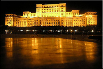 Tablou DualView Startonight Bucuresti - Palatul Parlamentului luminos in intuneric 60 x 90 cm 