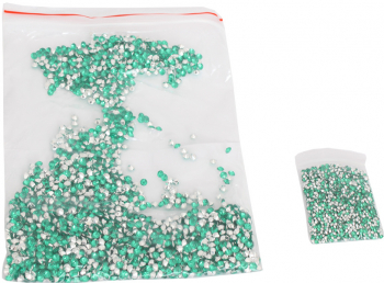 Set pietre acrilice decorative diamant doua marimi 4.5 mm si 2.5 mm 75 g Green Vivo 