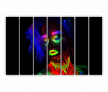 Set 7 Tablouri Multicanvas Femeie frumoasa par albastru si buze verzi in lumina neonului 2 0590 210X120 cm 