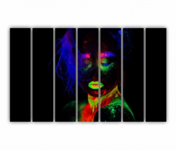 Set 7 Tablouri Multicanvas Femeie frumoasa par albastru si buze verzi in lumina neonului 3 0591 210X120 cm 