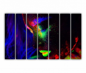 Set 7 Tablouri Multicanvas Femeie frumoasa par albastru si buze verzi in lumina neonului 4 0592 210X120 cm 