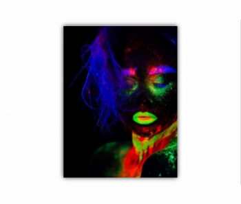 Tablou Canvas 1 piesa Femeie frumoasa par albastru si buze verzi in lumina neonului 3 0591 60X80 cm 