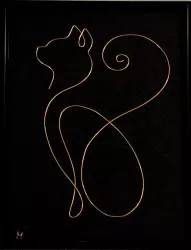 Tablou Pisica Maiestuoasa sculptura in fir continuu de sarma non-tarnish auriu de 1 mm rama neagra 15x20 cm fundal negru 
