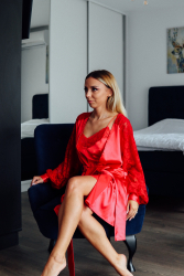 Halat scurt din satin maneca din dantela tip raven ZN0088 - rosu 