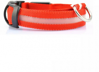 Zgarda luminoasa reglabila pentru caini fabricata din material textil si potrivita pentru dimensiunea S intre 35 si 43 cm culoare rosie 