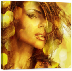 Tablou luminos in intuneric GlowforHome Femeie romantica senzuala in tricou alb 80 cm x 80 cm 