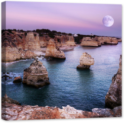 Tablou luminos in intuneric GlowforHome Peisaj Panorama coasta stancoasa la mare ocean cu luna gigant 80 cm x 80 cm 