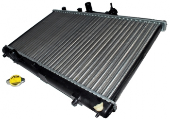 Radiator apa TOYOTA COROLLA Liftback E10 TYC 736-0047 