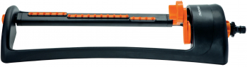 Aspersor oscilant universal Fiskars 1023661 reglare distanta si directie pulverizare baza metalica