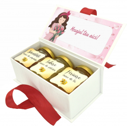 Cadou dulce cutie cu 3 borcanele de miere si mesaj personalizabil tematica Martie - DSBC301001 - 23h Events 
