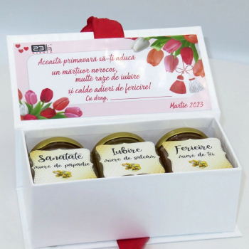 Cadou dulce cutie cu 3 borcanele de miere si mesaj tematica Martie - SDSBC301001 - 23h Events 