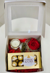 Cutie cadou cu trandafir criogenat Cutie 8 bomboane Ferrero Rocher lumanare in borcan YODB016 - 23h Events 