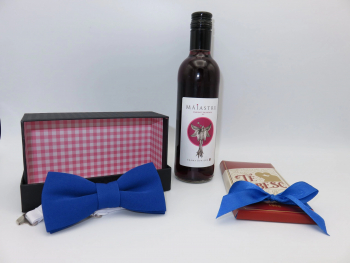 Set cadou 3 piese pentru el ciocolata Te iubesc papion albastru in cutie si vin - ILIF1028 - 23h Events