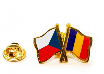 Insigna pin steag Romania si Cehia 