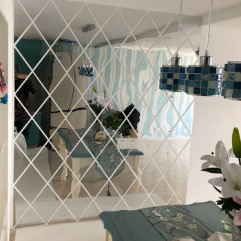 Set 58 Oglinzi Acrilice din PVC in forma de Romb Autoadezive pentru Decorarea Peretilor 100 x 100 cm Premium 
