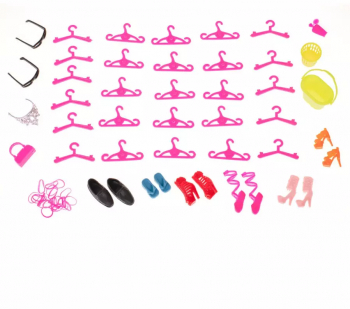 Set 85 de elemente haine si accesorii pentru papusi 