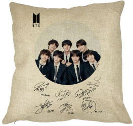 Perna Decorativa BTS Army in Costum cu Semnaturi 40x40 cm Husa Detasabila Burduf 