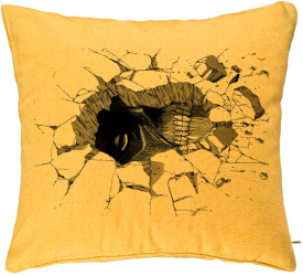 Perna Decorativa cu Attack on Titan 40x40 cm Galben Husa Detasabila Burduf 