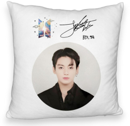 Perna Decorativa Fluffy BTS V 40x40 cm Husa Detasabila Burduf 