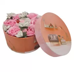 Aranjament floral 7 trandafiri cutie rotunda flori de sapun rosu 11x9x6 cm 