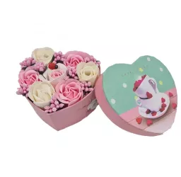 Aranjament floral 7 trandafirii cutie inima flori de sapun alb roz 11x9x6 cm 