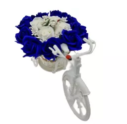 Aranjament floral trandafiri Bicicleta cu flori zambarete flori de sapun albastru cu alb 30x17x15 cm 