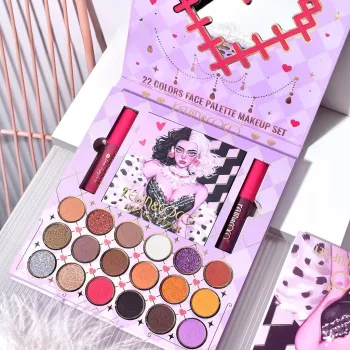 Set 4 Produse de Machiaj KEVIN & COCO Black-White Witch 22 culori 19.7 x 21.2 x 2.5 cm 