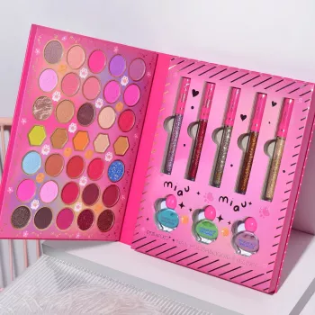 Set 9 Produse de Machiaj KEVIN & COCO Cool Girl and Cat 35 de culori 21.5 x 16.8 x 3 cm 
