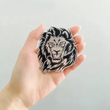 Emblema auto model LION reliefata 3D dimensiune 6 x 7 cm 