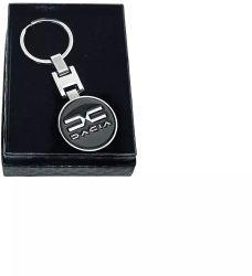 Breloc Dacia sigla pe ambele parti din metal ambalat in cutie Magrot 20383 Dacia 