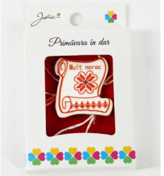 Martisor Brosa Mica in Cutie Dimensiune Brosa 2.5-3 cm Material Metal Model Mult noroc 