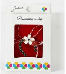 Martisor Brosa Mica in Cutie Dimensiune Brosa 2.5-3 cm Material Metal Model Potcoava cu Floare Alba 