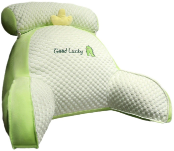 Perna Multifunctionala Flippy Spatar pentru Pat Protectie Lombara Marime Medie 60 x 40 cm din Plus Model Dinozaur Verde 