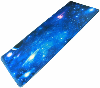 Protectie de birou tip mousepad model spatiu cosmic 80x30 cm baza cauciucata albastru 