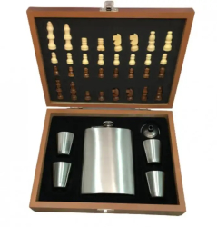 Set Sticla cu 4 Pahare Cutie Speciala Sah Piese Sah Incluse Sticla 
