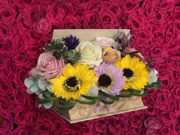 Aranjament Floral in Carte EVENTISSIMI - 9 Flori din Sapun Multicolor 