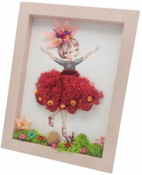 Aranjament floral personalizabil in rama Eventissimi licheni stabilizati si plante naturale uscate balerina 22 5 cm x 17 5 cm 