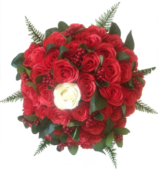 Buchet de Flori din Sapun EVENTISSIMI - 50 Rosii si 1 Alb 