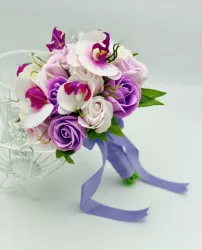 Buchet mediu personalizabil cu trandafiri si orhidee Alb Violet 