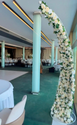 Inchiriere Arcada Semiluni decorata cu flori alb- verde 