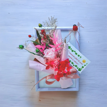 Mini aranjament floral in rama cu flori criogenate Roz 